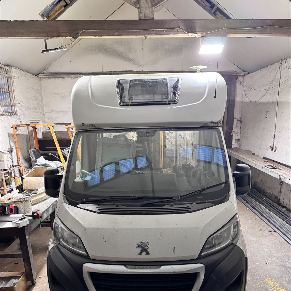 Curved Bulkhead Cabin Window for Campervan – 695x927mm with Blackout Blinds & Fly Screen - Image 4